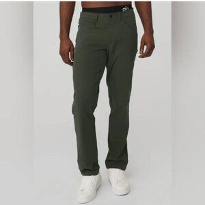 *NWT* Alo Yoga Men's "Day and Night" Pants in Cactus Green - 31L (31x34)